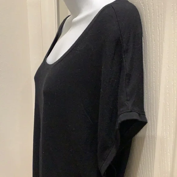 Old Navy Black Tee L - Picture 2 of 4